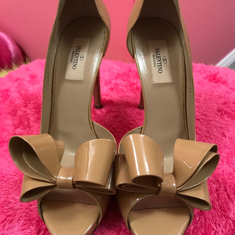 Valentino Sexy Beige Bow Heels